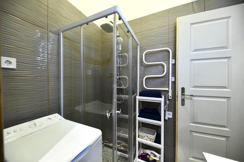 Cute Gallery Apartment Close To The Basilica, Queen Budapest Exteriör bild