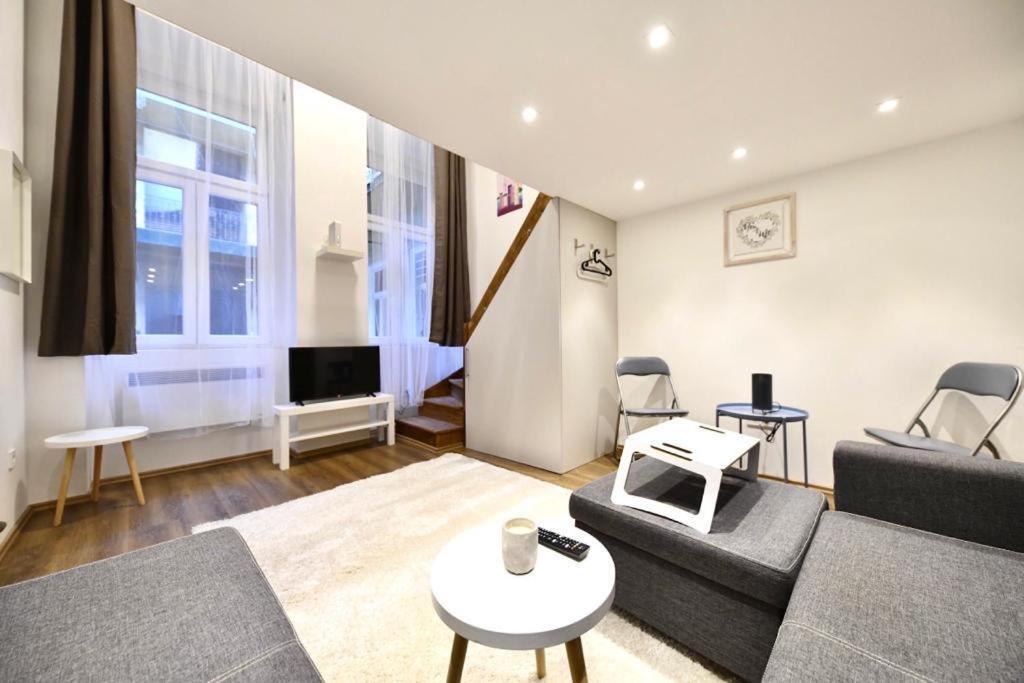 Cute Gallery Apartment Close To The Basilica, Queen Budapest Exteriör bild